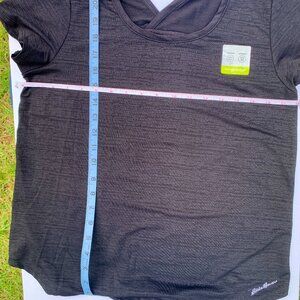3.	NEW Eddie Bauer Size M Short sleeve t-shirt